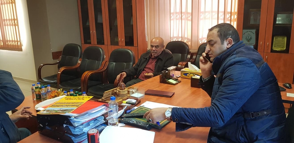 الان من اجتماع السيد بدر خندقجي رئيس بلدية علار مع الهندس كفاح بدران مدير الاشغال العامة في محافظة طولكرم