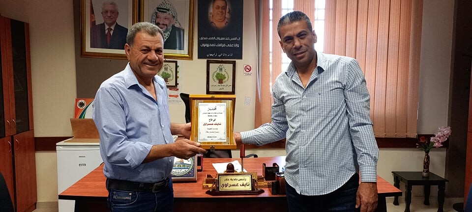 ليوم من زيارة السيد اياد طقاطقة لتقديم درع وهدية ليوم من زيارة السيد اياد طقاطقة لتقديم درع وهدية
