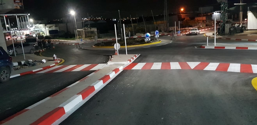 تمت مساء اليوم اعمال دهان وتجميل دوار الزيتونة وهو الان مؤهل لحركة السيارات وسيتم استكمال بقية الاعمال في الايام القادمة ان شاء الله