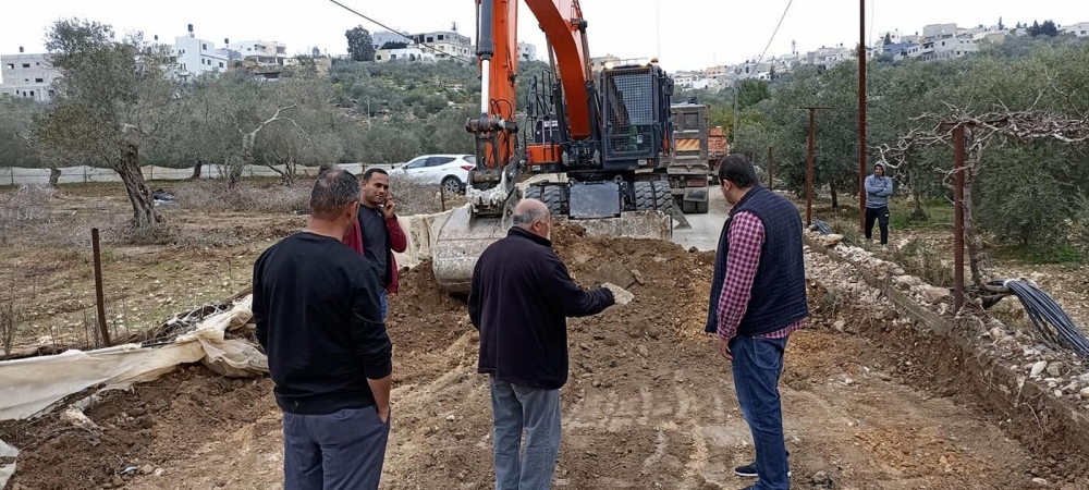 تفقد اعمال اعادة تأهيل وتعبيد شوارع المنطقة الجنوبية ( واد مصين ) . تفقد اعمال اعادة تأهيل وتعبيد شوارع المنطقة الجنوبية ( واد مصين ) .