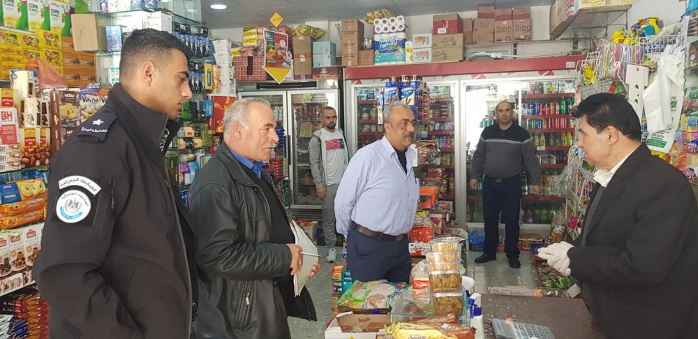 اليوم من جولة الاخوة في وزارة الاقتصاد الوطني وقسم حماية المستهلك على بعض المحال التجارية في البلدة للتأكد من ضبط الاسعار .